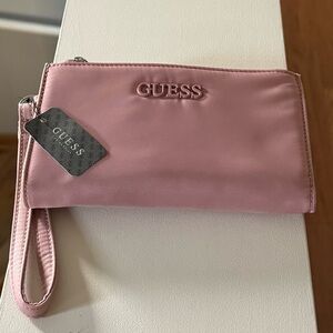 Brand new”Guess”women’s wallet.Very good size,lot of pockets.Size-w7.5”x4.5”inc.